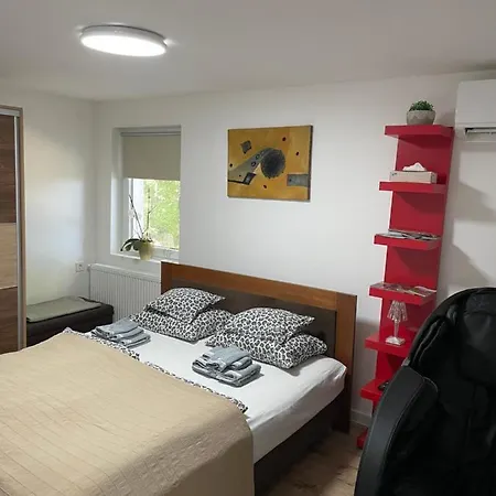 Pecslux アパート